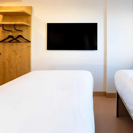 מלון Easyhotel Centro
