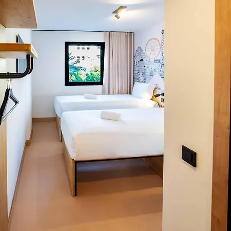 酒店 Easyhotel Centro 2*
