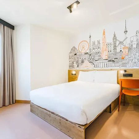 מלון Easyhotel Centro 2*